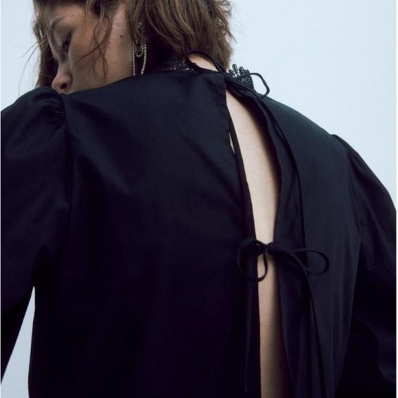 Top H&M Black Boxy Embellished Blouse with Mandarin Collar and open back size M - Picture 2 of 12